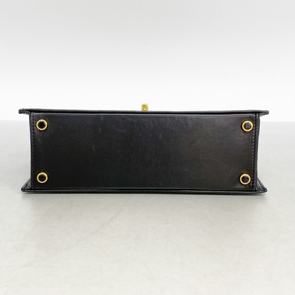 CHANEL Black Lambskin Leather Shoulder Bag - Picture 3 of 13